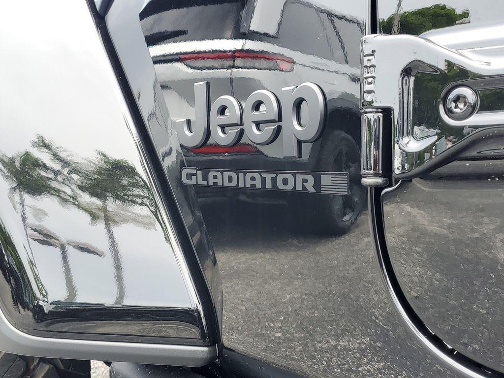 new 2025 Jeep Gladiator car, priced at $46,327