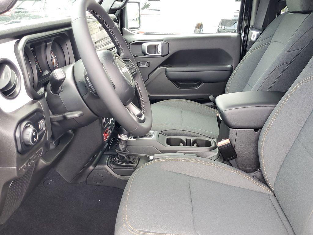new 2025 Jeep Gladiator car, priced at $46,327