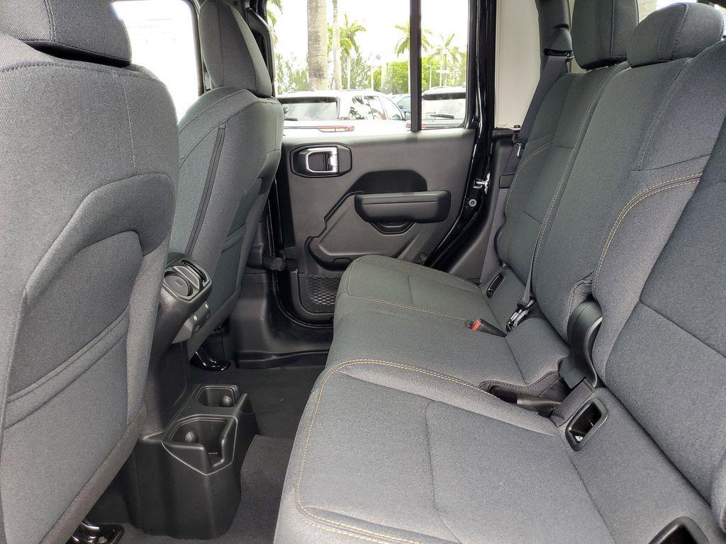 new 2025 Jeep Gladiator car, priced at $46,327