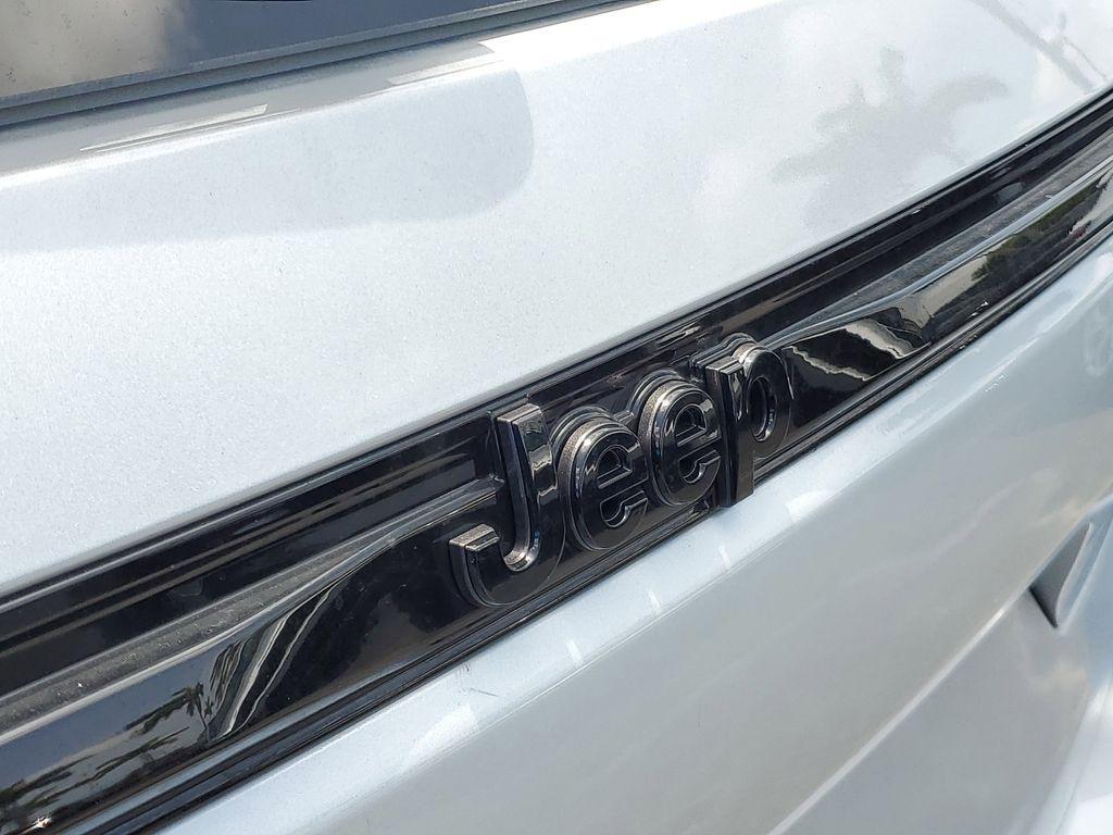 new 2025 Jeep Grand Cherokee car, priced at $33,729