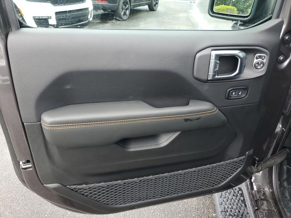 new 2025 Jeep Wrangler car, priced at $46,227