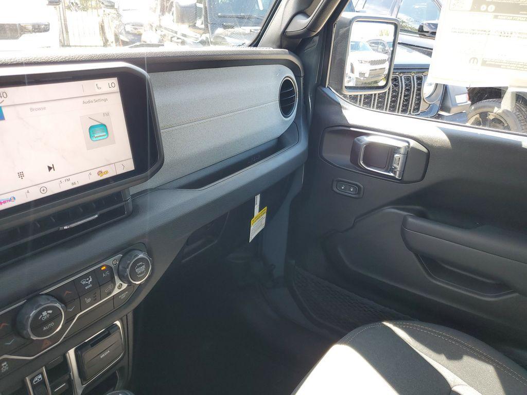 new 2025 Jeep Wrangler car, priced at $40,076