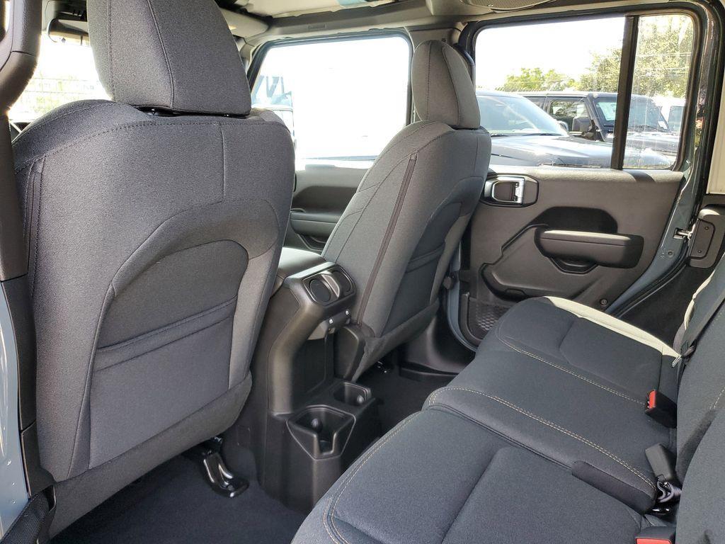 new 2025 Jeep Wrangler car, priced at $40,076