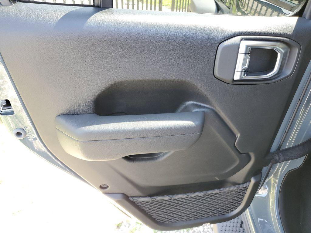 new 2025 Jeep Wrangler car, priced at $40,076