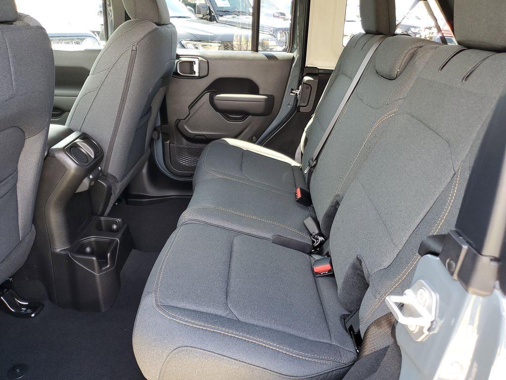 new 2025 Jeep Wrangler car, priced at $40,076