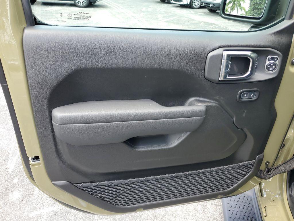 new 2025 Jeep Wrangler car, priced at $41,671