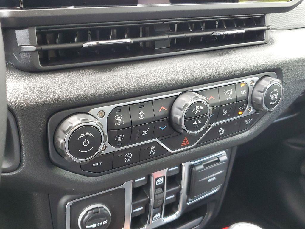 new 2025 Jeep Wrangler car, priced at $41,671