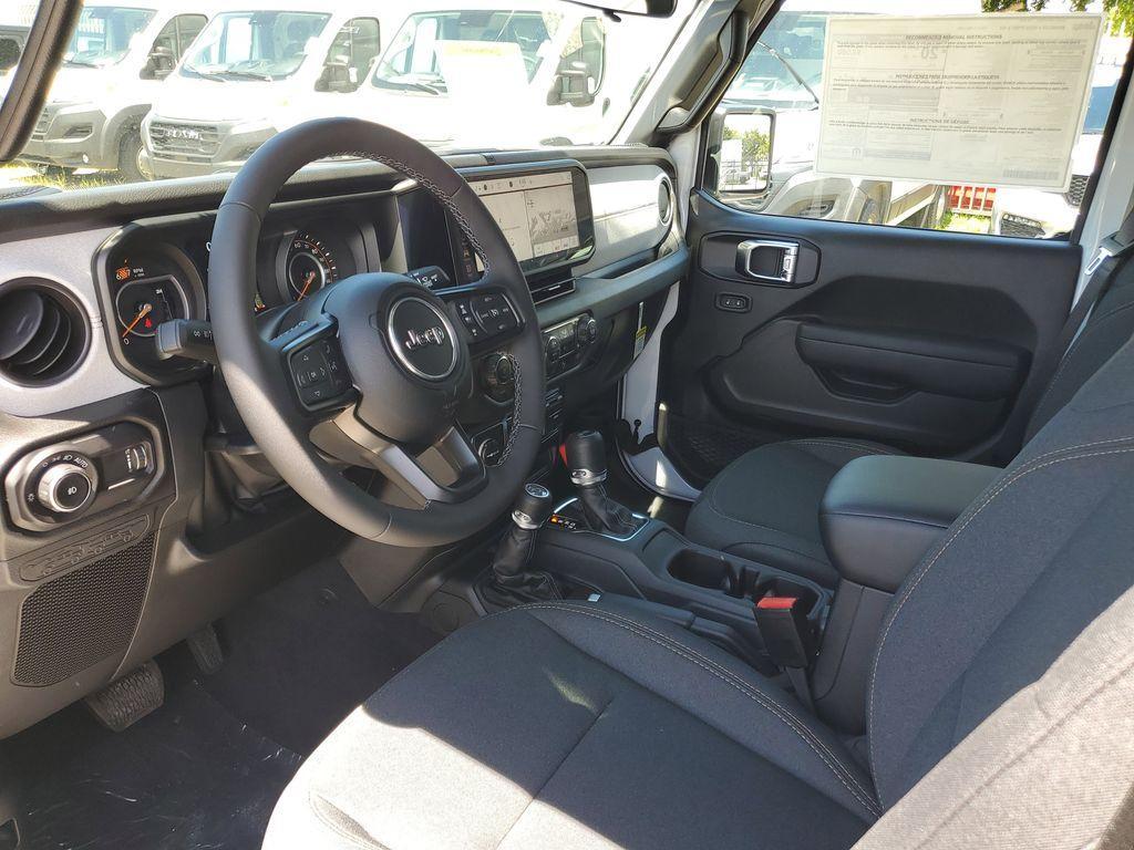 new 2025 Jeep Wrangler car, priced at $43,276