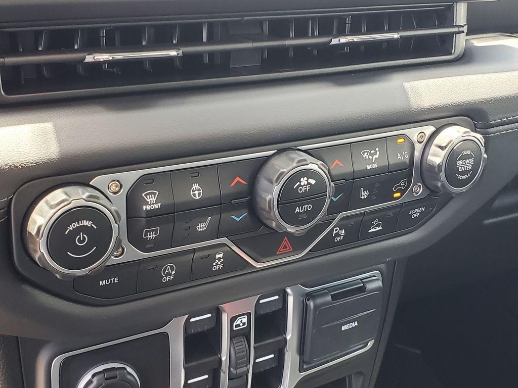 new 2025 Jeep Wrangler car, priced at $46,227