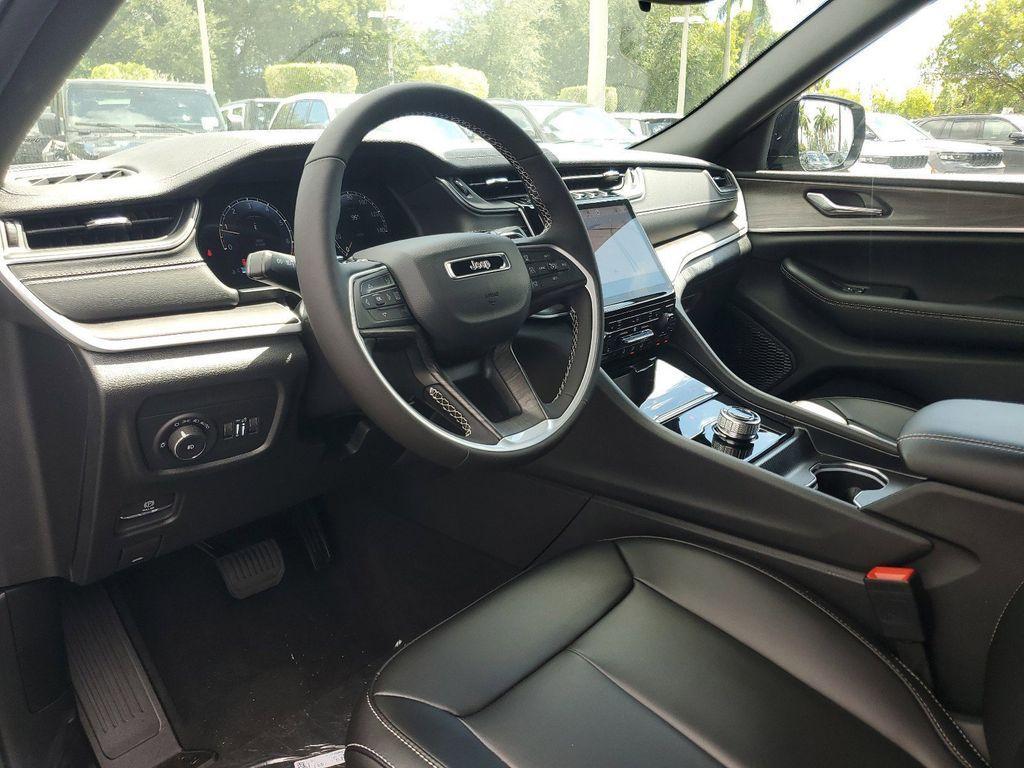 new 2025 Jeep Grand Cherokee car, priced at $35,610