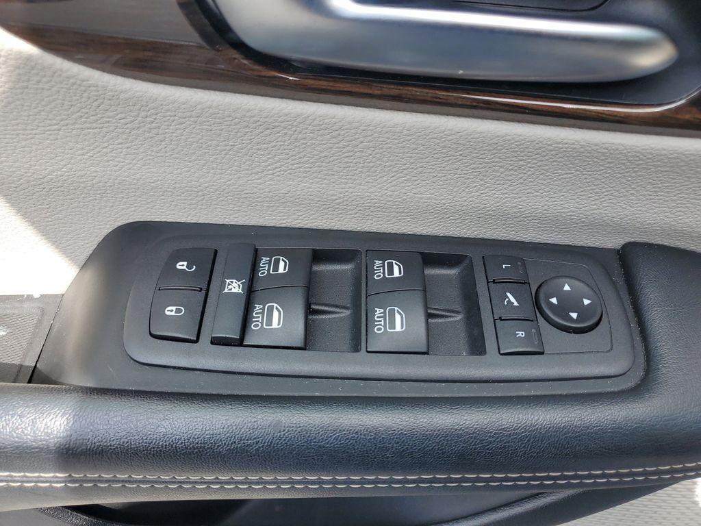 used 2021 Chrysler Pacifica car, priced at $18,490