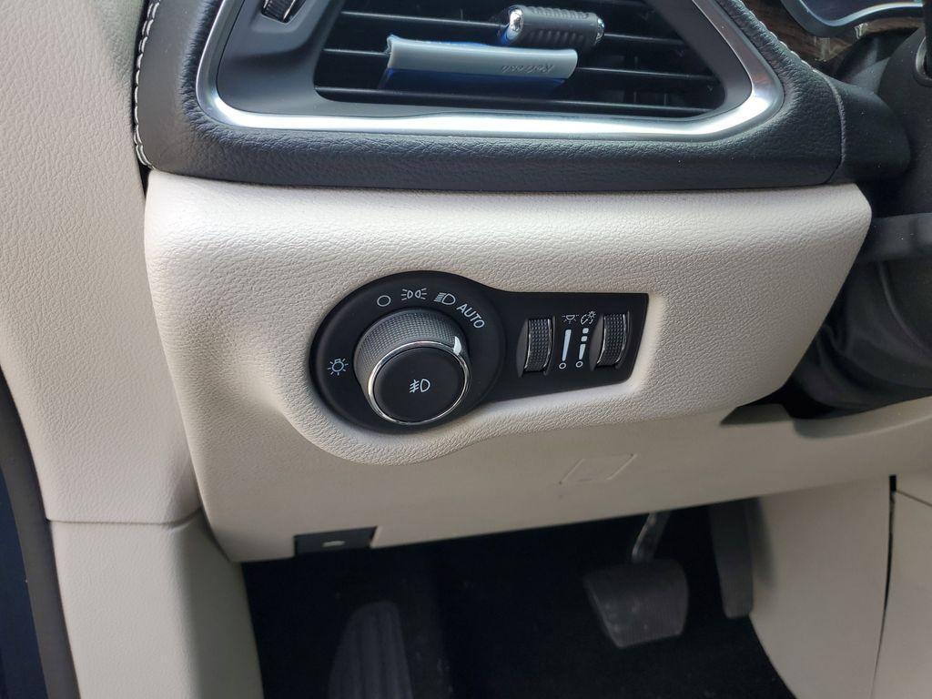 used 2021 Chrysler Pacifica car, priced at $18,490