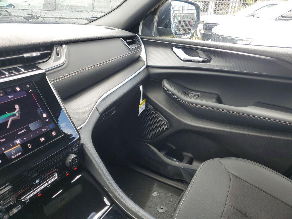new 2025 Jeep Grand Cherokee L car, priced at $30,590