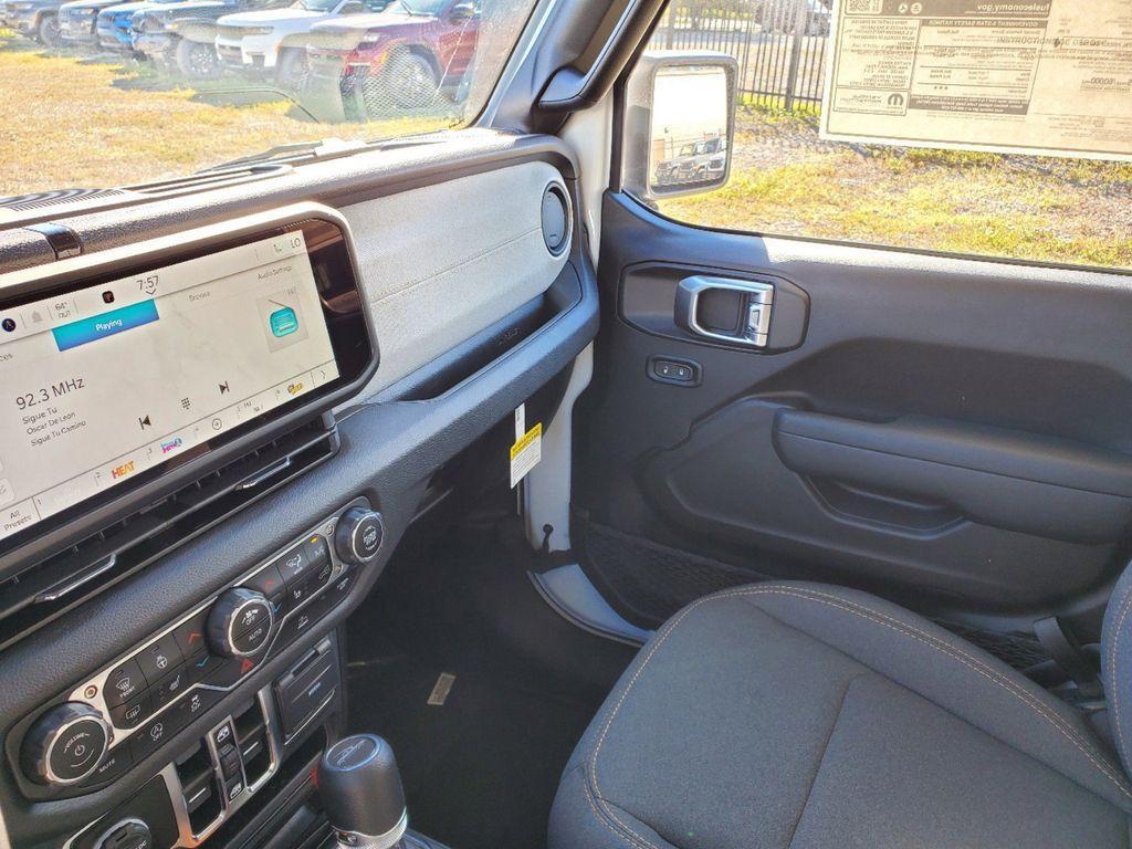 new 2025 Jeep Gladiator car, priced at $39,176