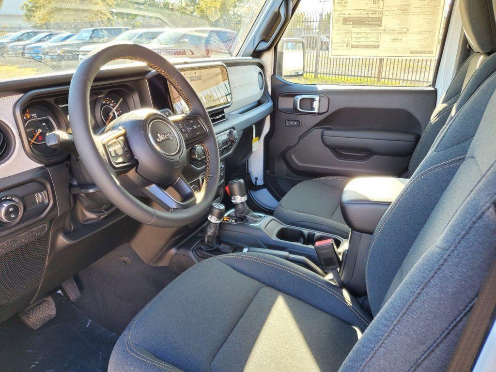 new 2025 Jeep Gladiator car, priced at $39,176