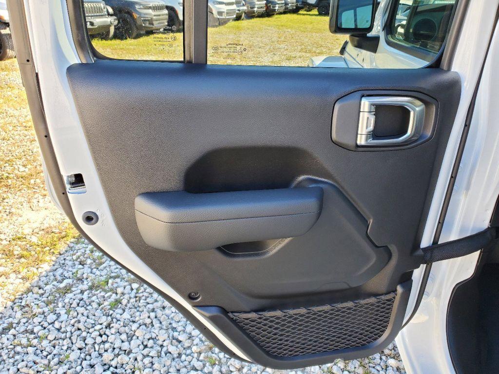 new 2025 Jeep Gladiator car, priced at $39,176