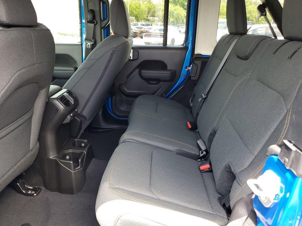 new 2025 Jeep Wrangler car, priced at $40,076