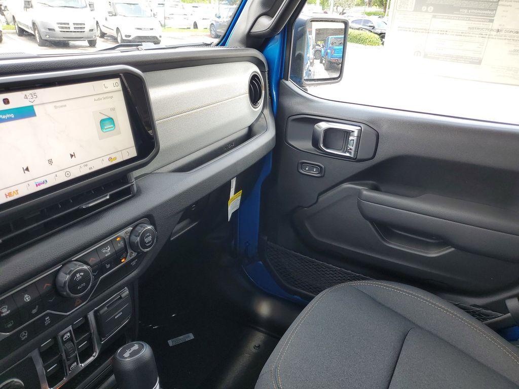 new 2025 Jeep Wrangler car, priced at $40,076