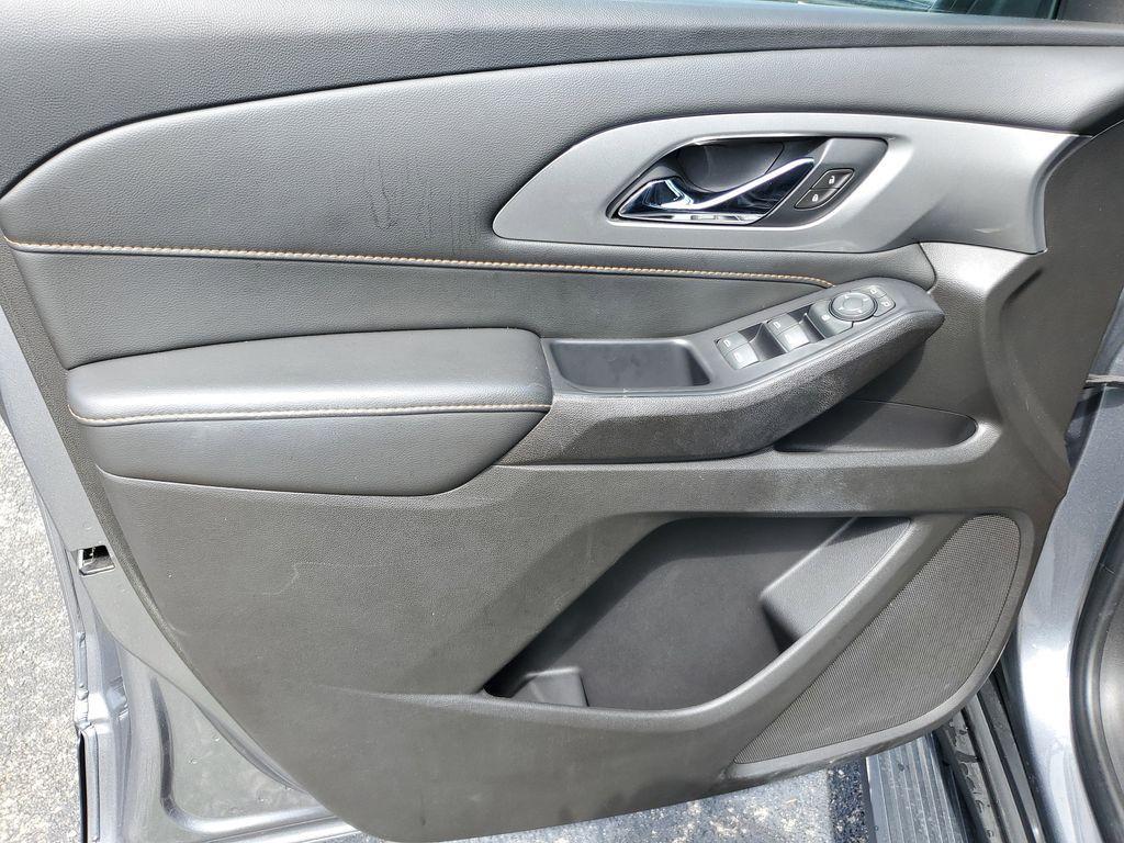 used 2021 Chevrolet Traverse car, priced at $19,990