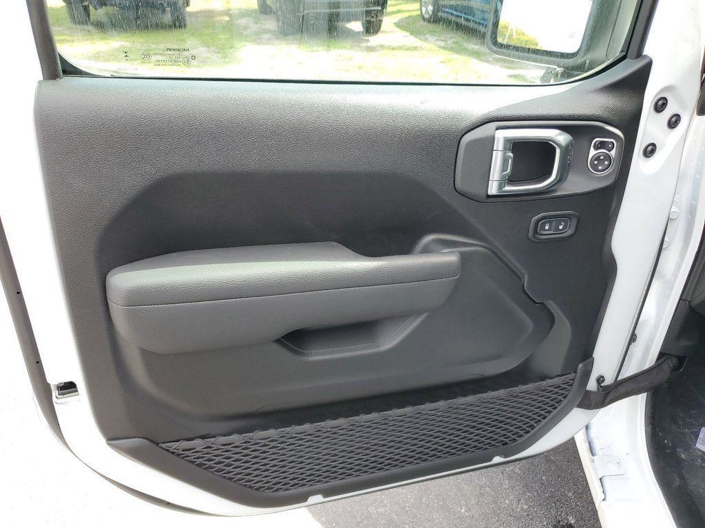 new 2025 Jeep Gladiator car, priced at $37,578