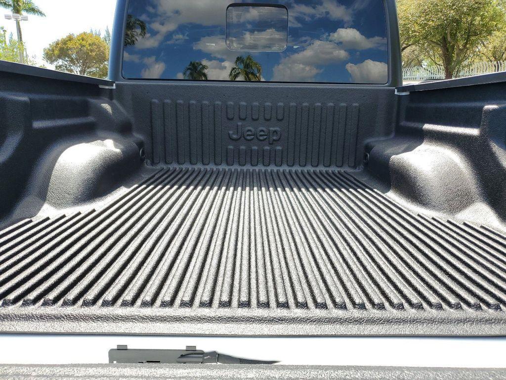 new 2025 Jeep Gladiator car, priced at $37,578