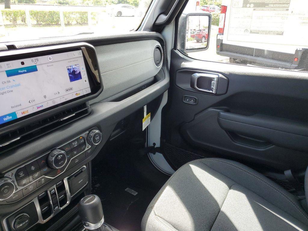 new 2025 Jeep Gladiator car, priced at $37,578
