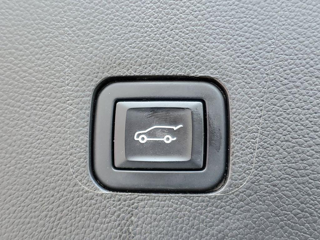 used 2022 Chevrolet Traverse car, priced at $24,490