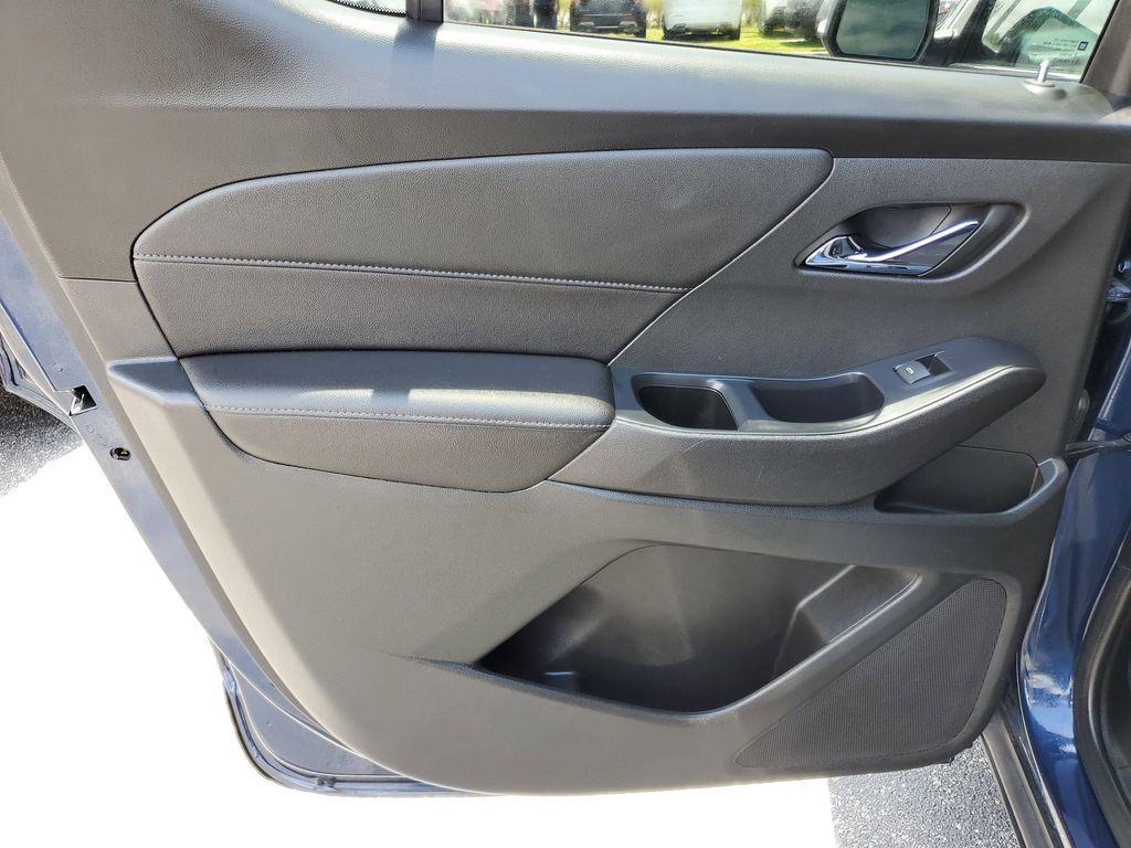 used 2022 Chevrolet Traverse car, priced at $24,490