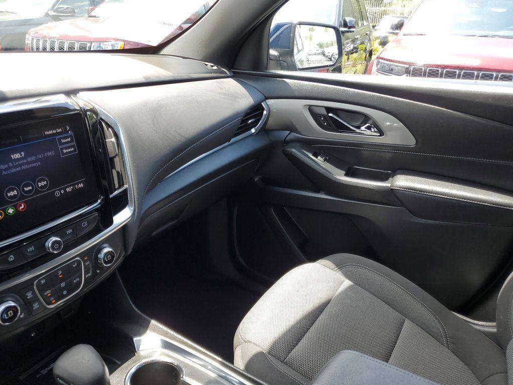 used 2022 Chevrolet Traverse car, priced at $24,490