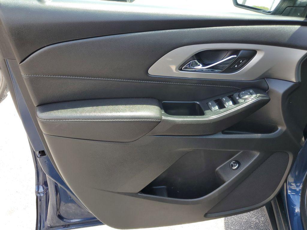 used 2022 Chevrolet Traverse car, priced at $24,490