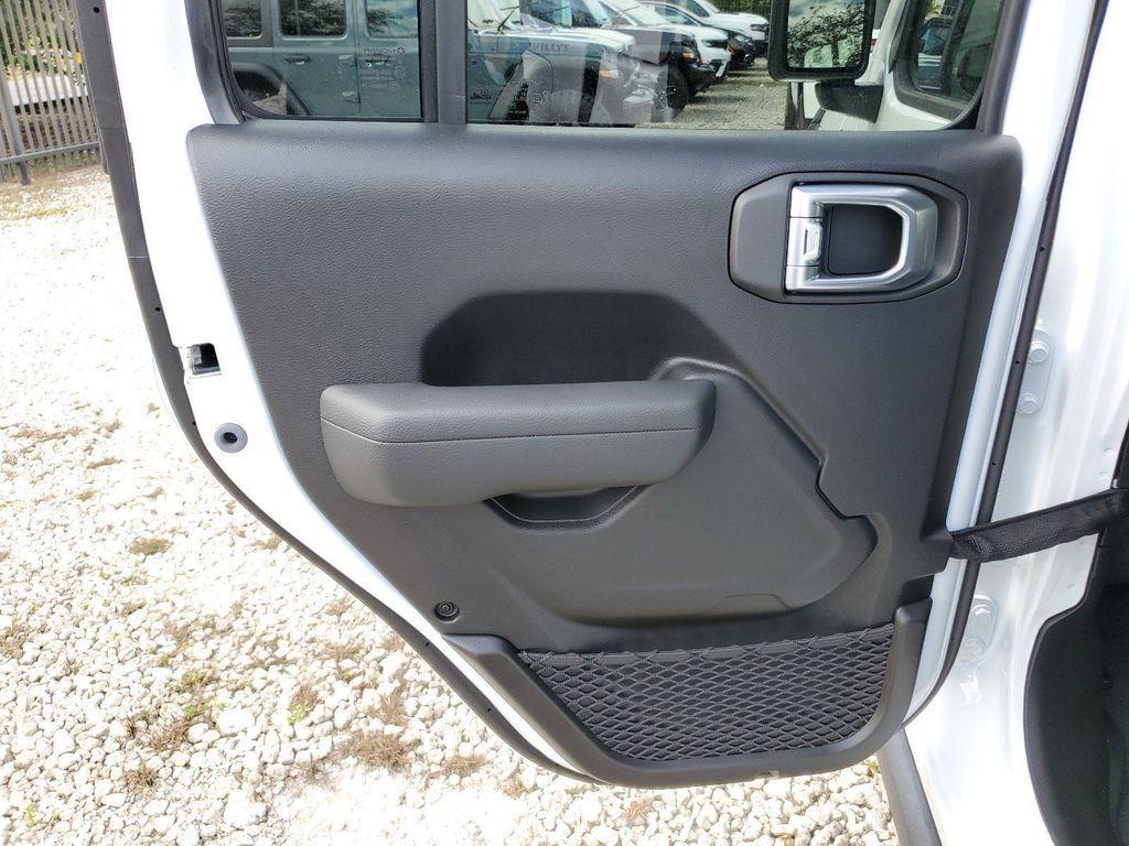 new 2025 Jeep Gladiator car, priced at $35,985