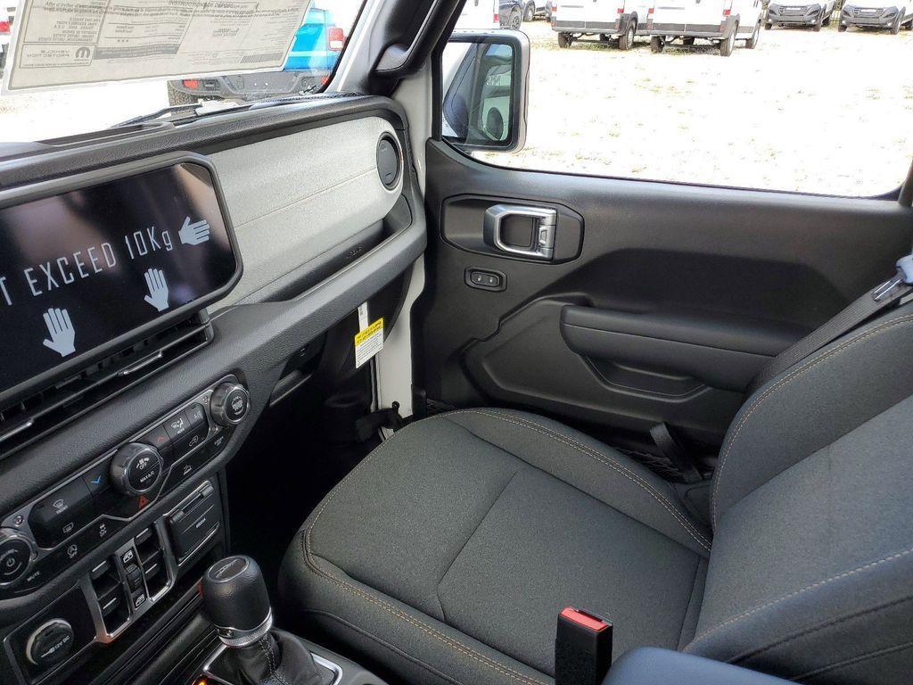 new 2025 Jeep Gladiator car, priced at $35,985