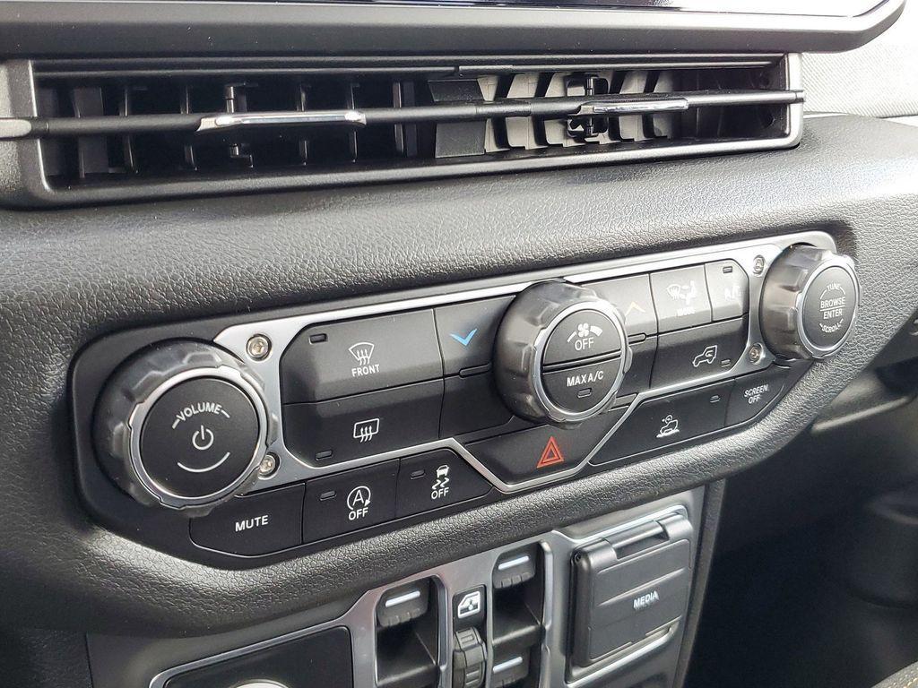 new 2025 Jeep Gladiator car, priced at $35,985