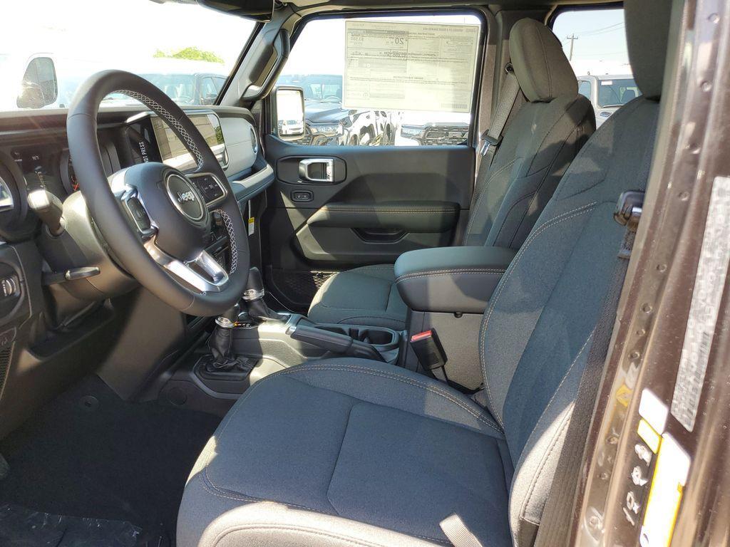 new 2025 Jeep Wrangler car, priced at $46,577