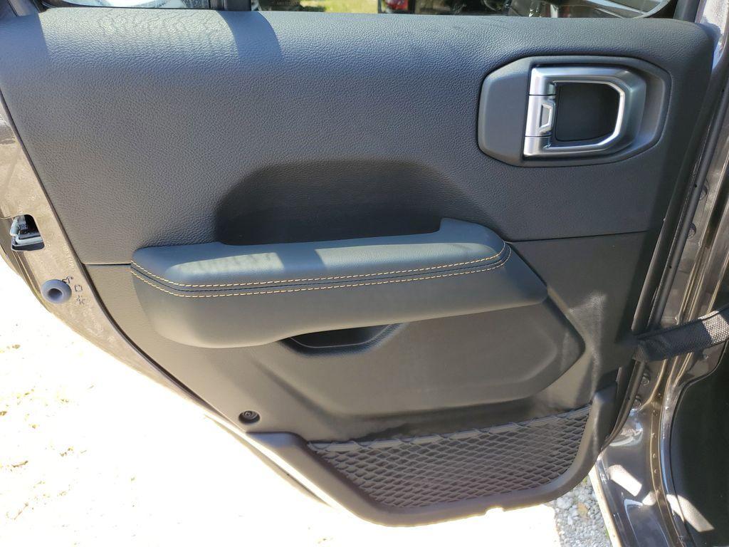 new 2025 Jeep Wrangler car, priced at $46,577