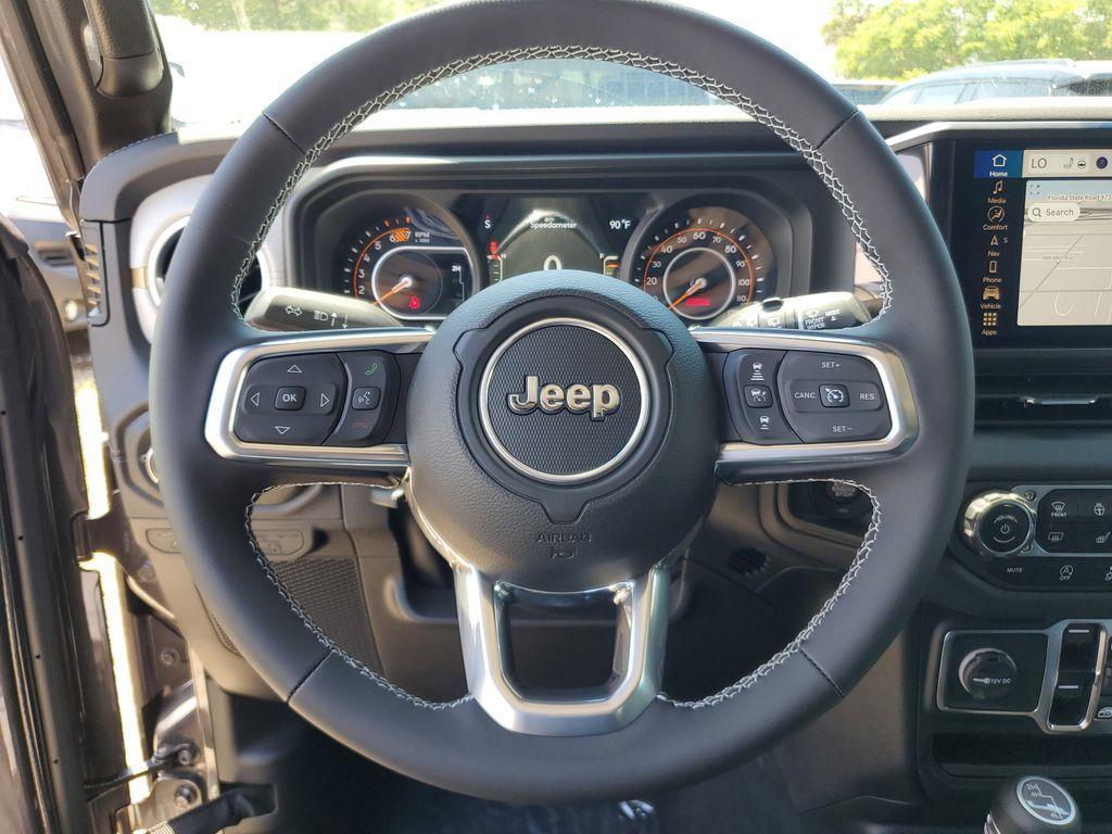 new 2025 Jeep Wrangler car, priced at $46,577