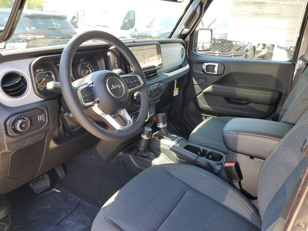 new 2025 Jeep Wrangler car, priced at $46,577