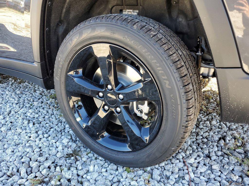 new 2025 Jeep Grand Cherokee L car, priced at $39,337