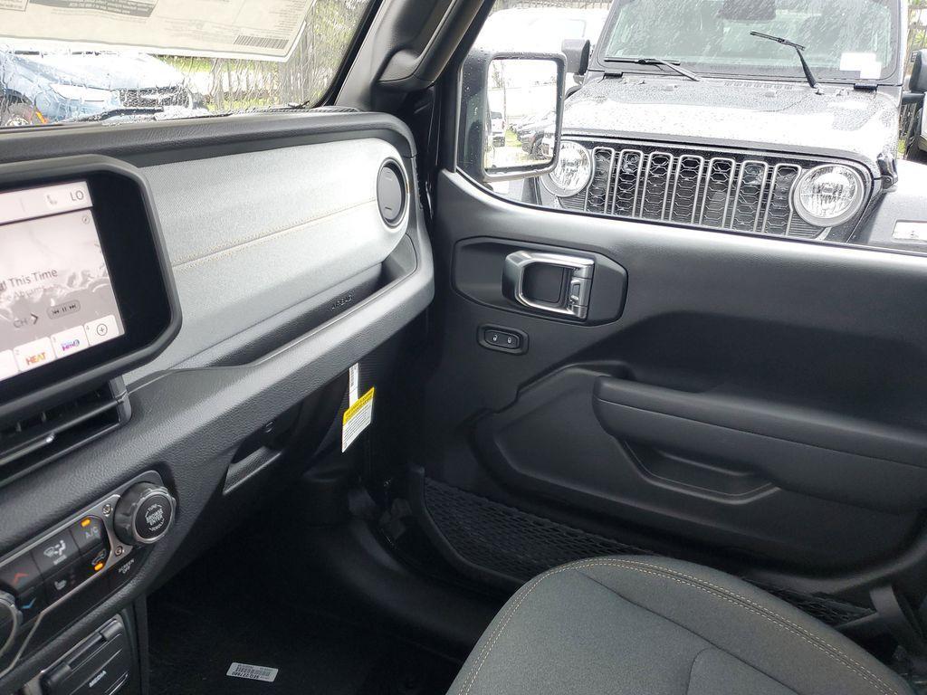 new 2025 Jeep Wrangler car, priced at $40,076