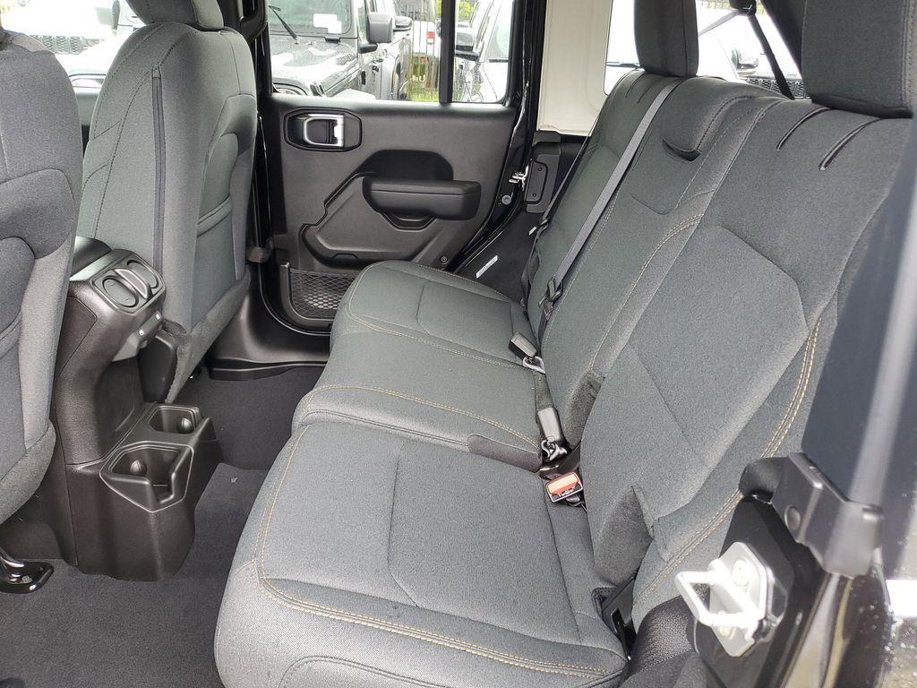 new 2025 Jeep Wrangler car, priced at $40,076