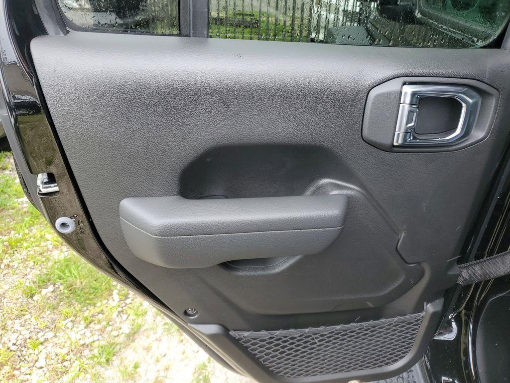new 2025 Jeep Wrangler car, priced at $40,076