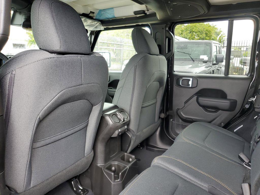 new 2025 Jeep Wrangler car, priced at $40,076