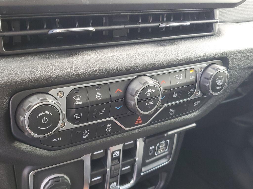 new 2025 Jeep Wrangler car, priced at $41,671