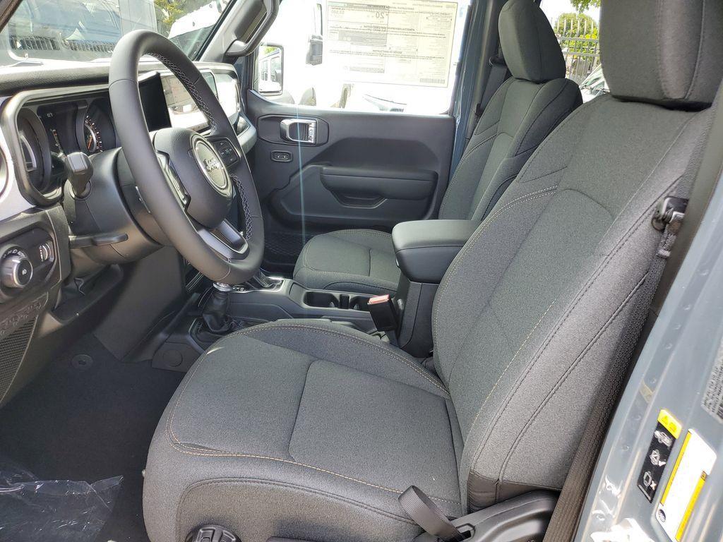 new 2025 Jeep Wrangler car, priced at $41,671