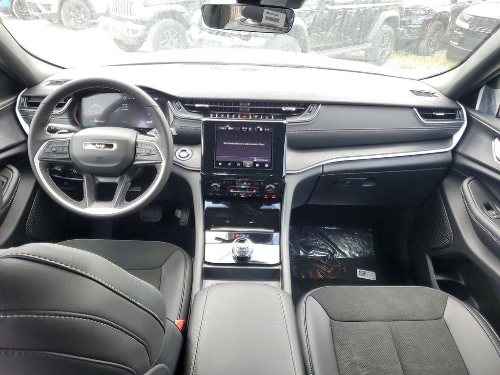 new 2025 Jeep Grand Cherokee car, priced at $33,529