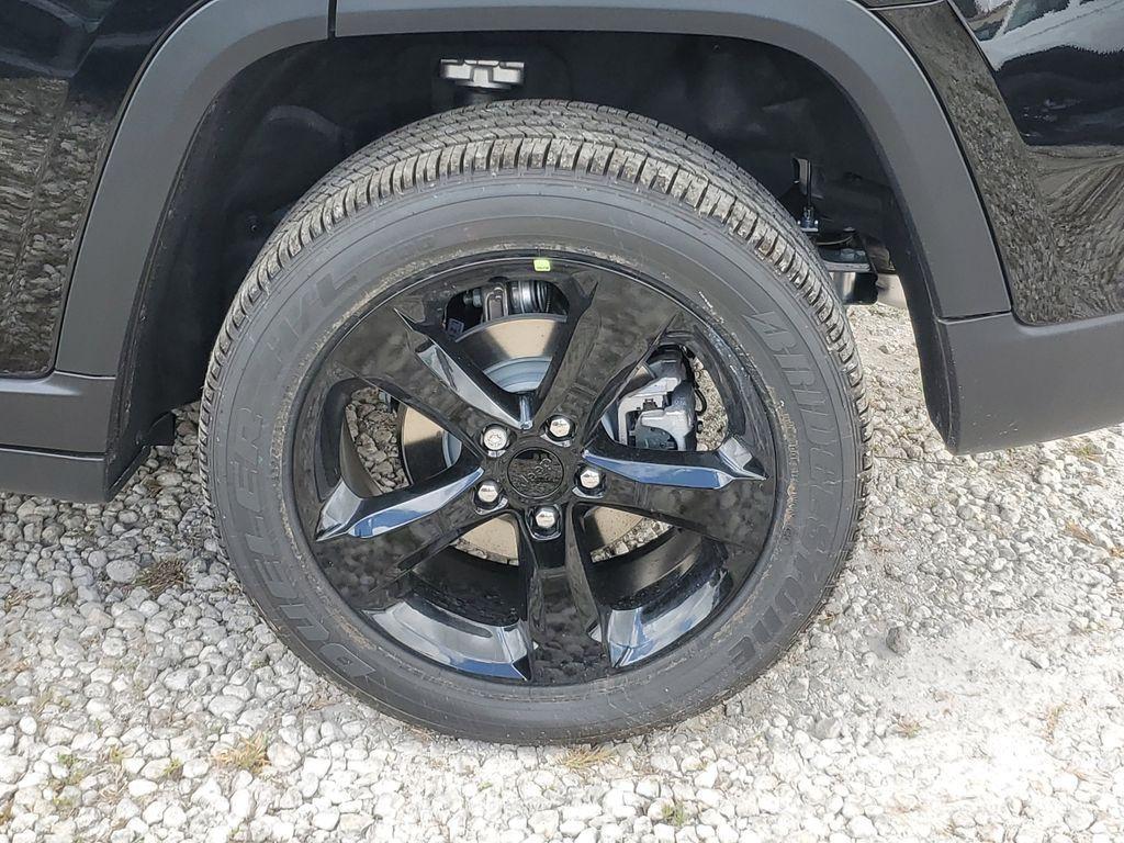 new 2025 Jeep Grand Cherokee car, priced at $33,529