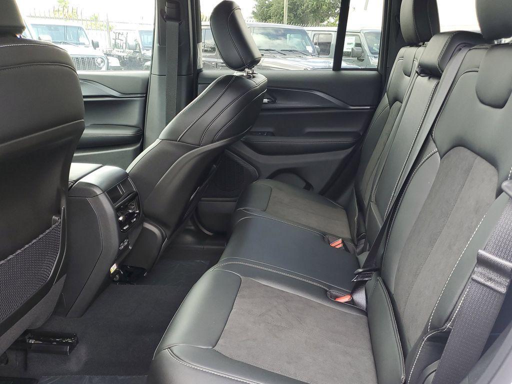 new 2025 Jeep Grand Cherokee car, priced at $33,529