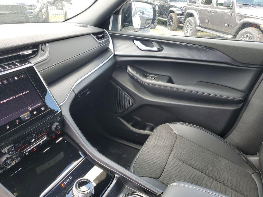 new 2025 Jeep Grand Cherokee car, priced at $33,529
