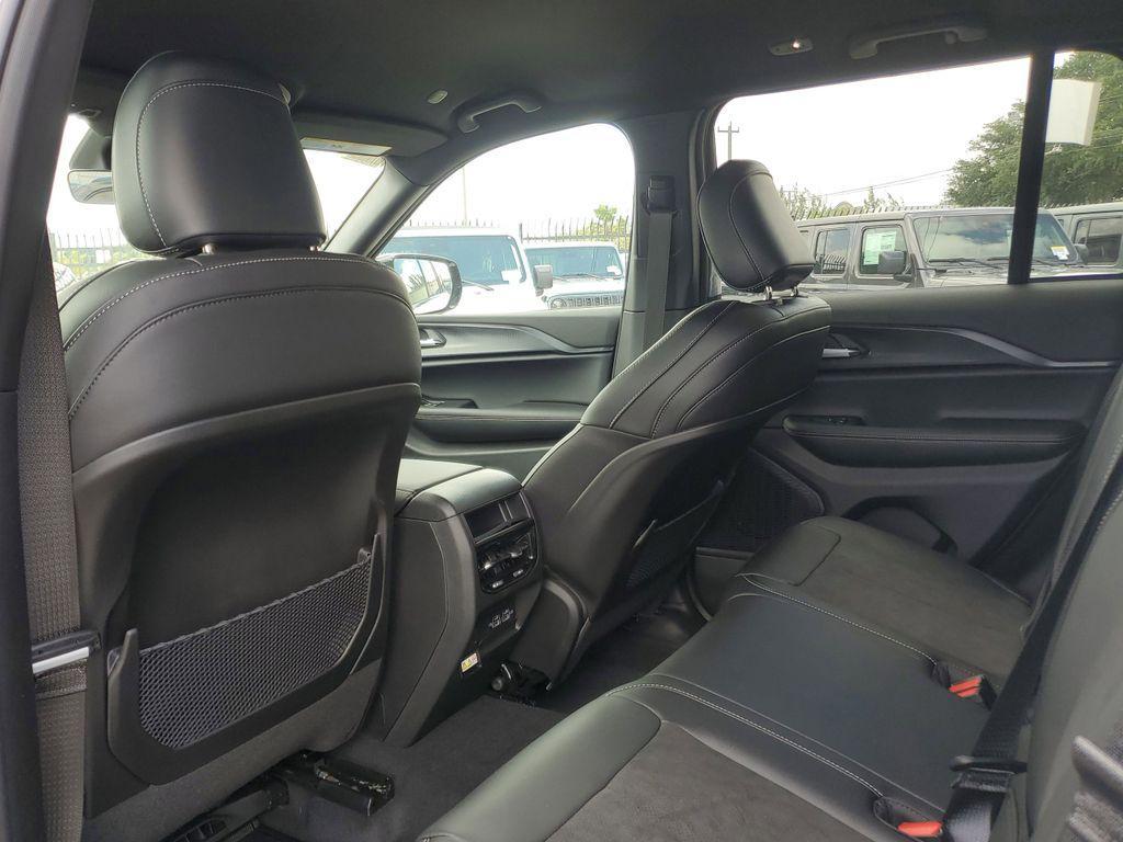 new 2025 Jeep Grand Cherokee car, priced at $33,529