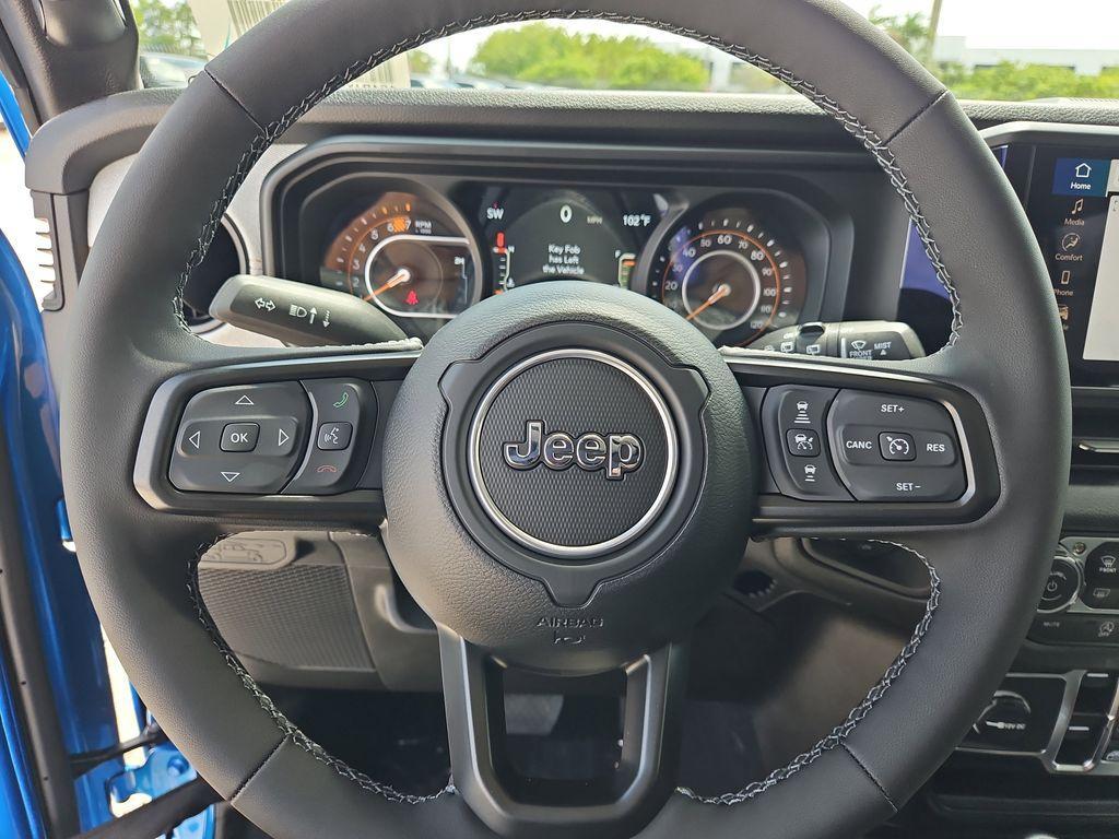 new 2025 Jeep Wrangler car, priced at $40,076